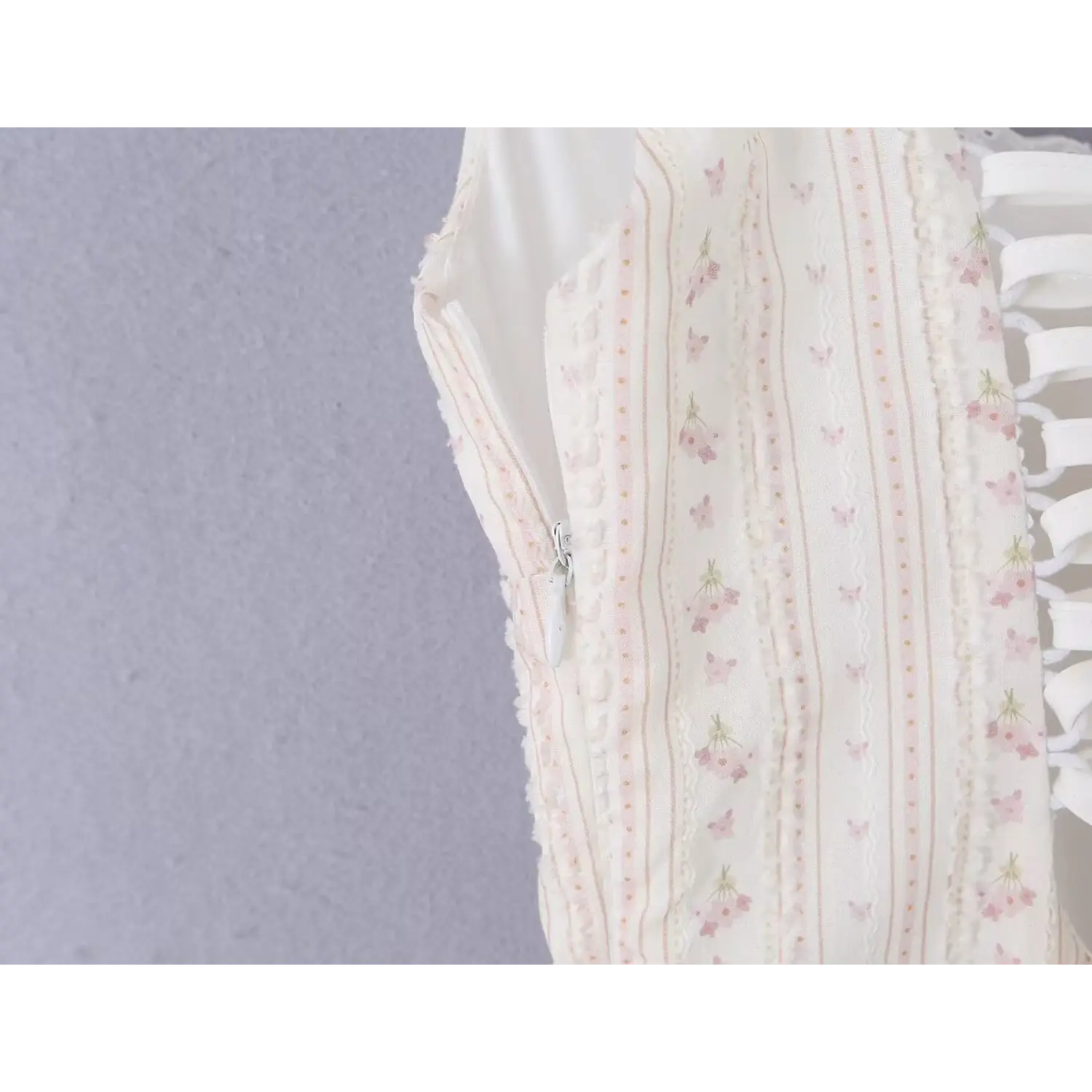 Side seam partial close-up invisible hidden zipper, full cream smooth lining, frilled textured floral outer fabric spliced edge