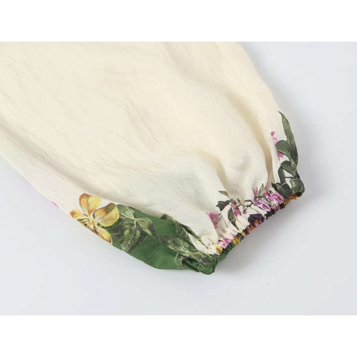 Close-up of elastic cuff and print