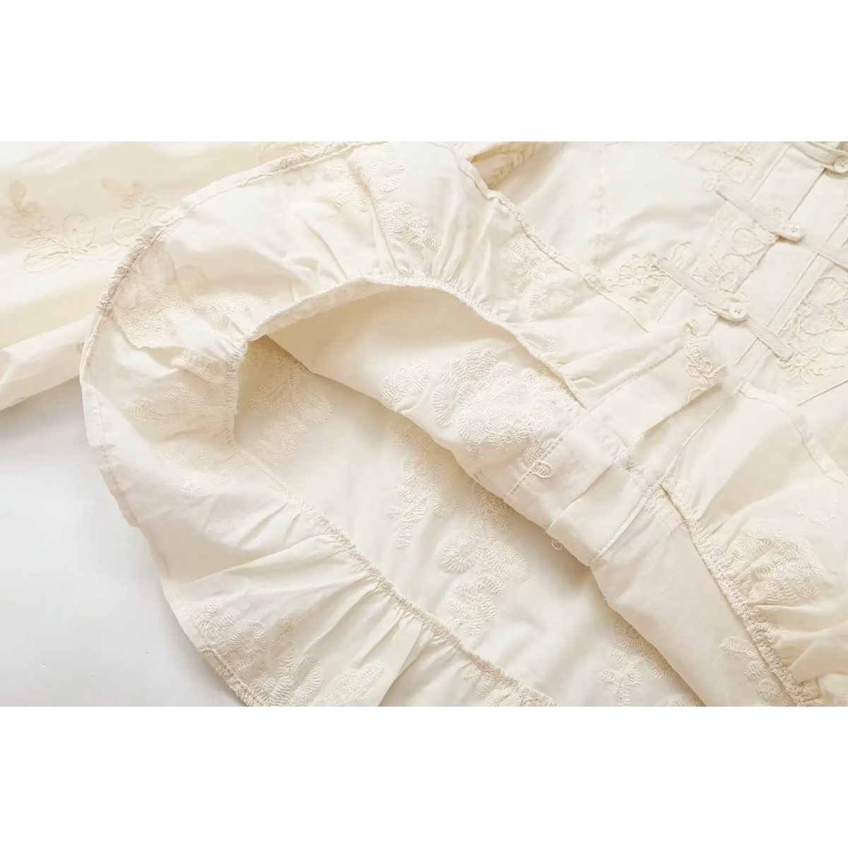 Close-up of ruffle peplum hem lining