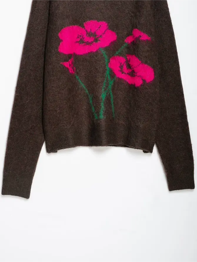 Close-up of front floral intarsia ribbed hem