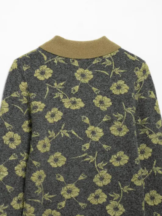 Close-up of back neckline