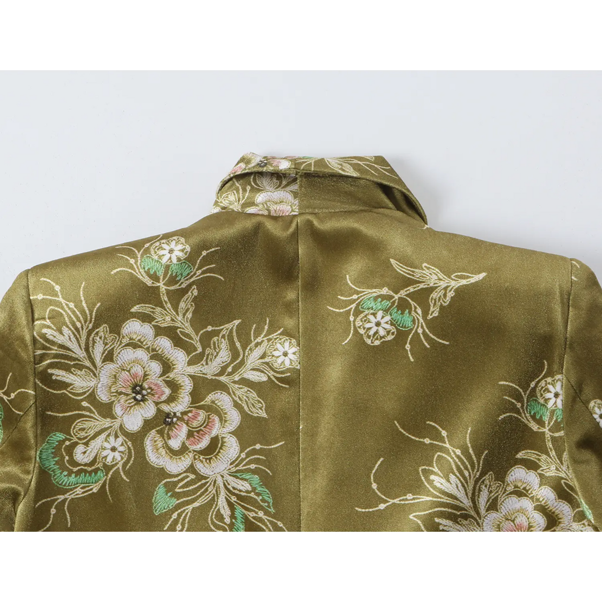 Close-up of back collar and shoulder detail