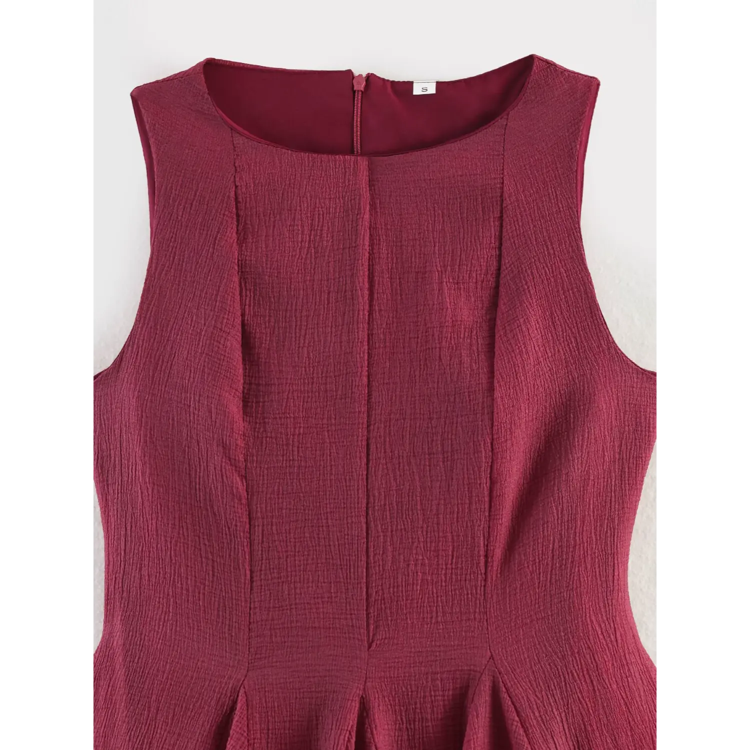 Full upper front neck shot neat folded neck binding, inner size label, symmetrical vertical bust darts