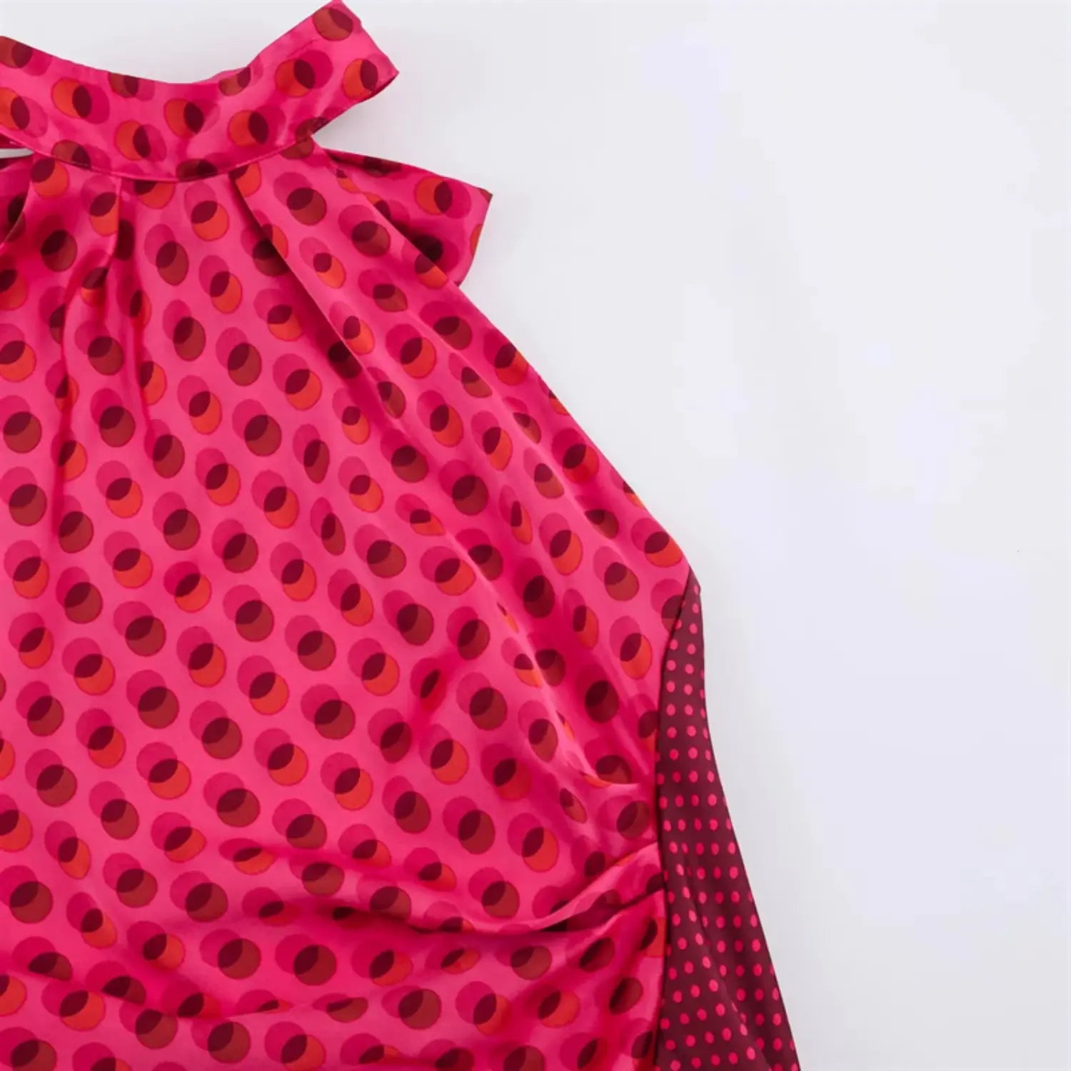 Side thigh slit partial shot, main large circle dot outer fabric, contrast tiny dark polka dot lining panel, waist side ruching