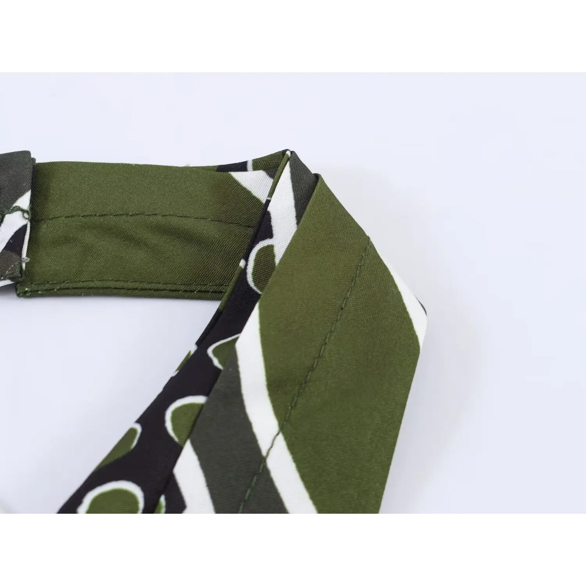 Close-up of halter strap binding
