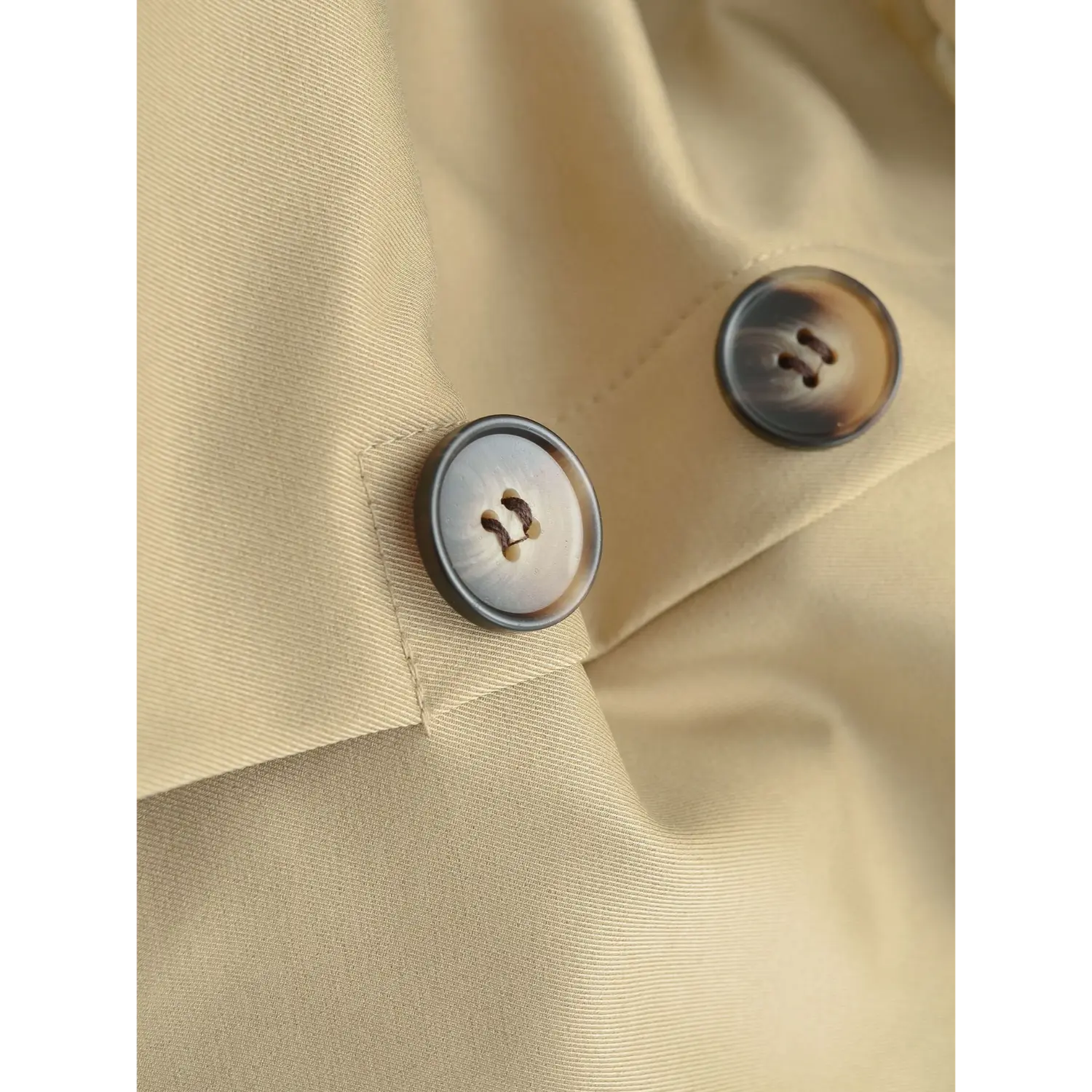 Gradient horn decorative button macro flat close-up, four-hole fixed stitching surrounding binding twill suit mini skirt button craft detail shot