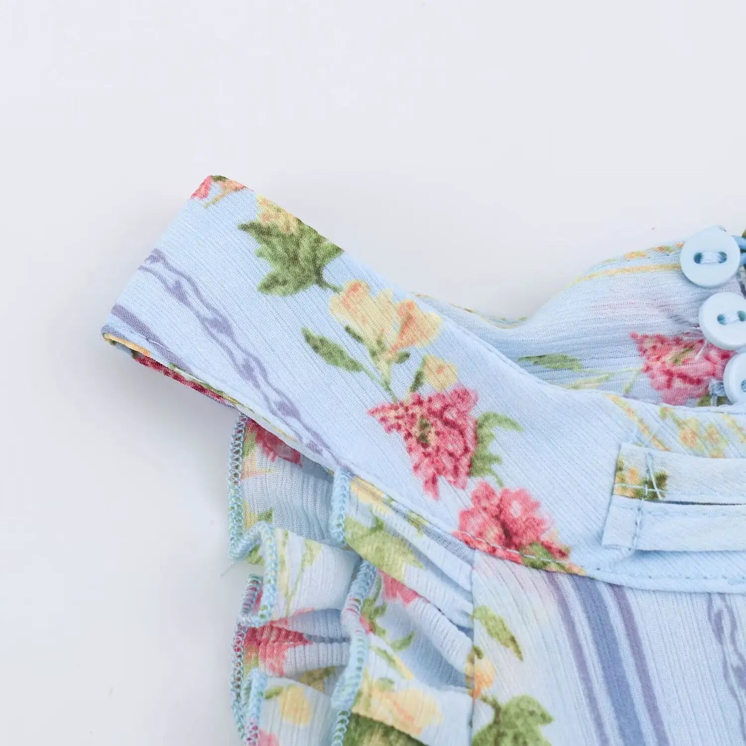 Halter shoulder frill edge partial shot, gathered ruffle stitching, light blue striped floral crinkle woven fabric