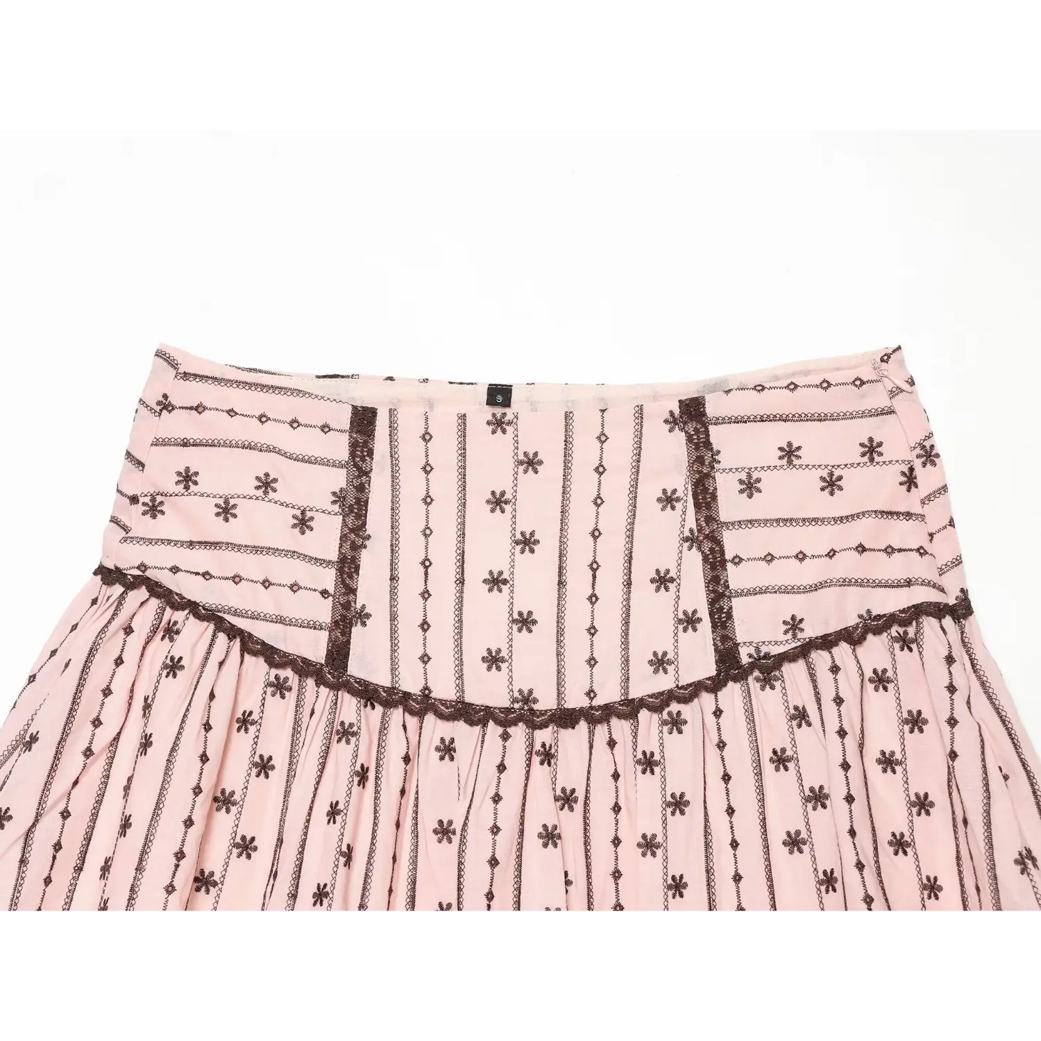 Close-up of waist structure, vertical hollow lace splicing panels, curved scalloped lace separating waistband and skirt flounce