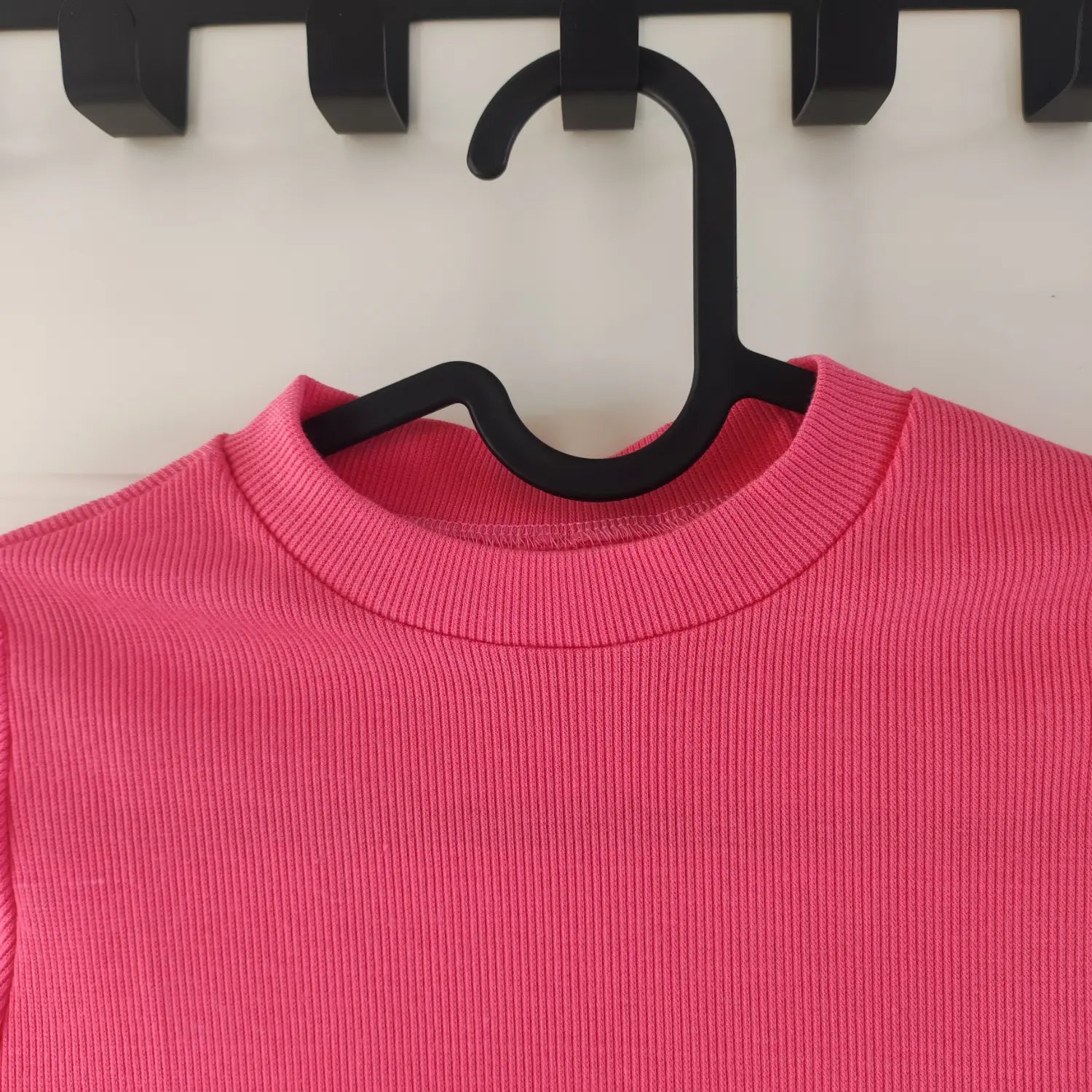 Close‑up mock neck collar ribbed stitching detail hot pink cropped knit top