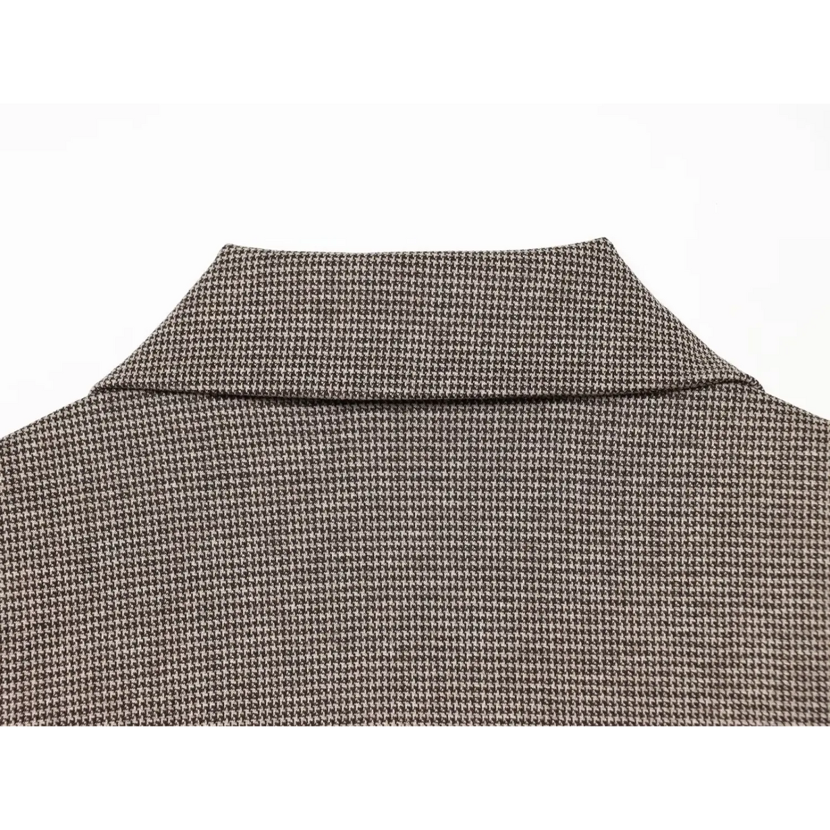 Close-up of back collar