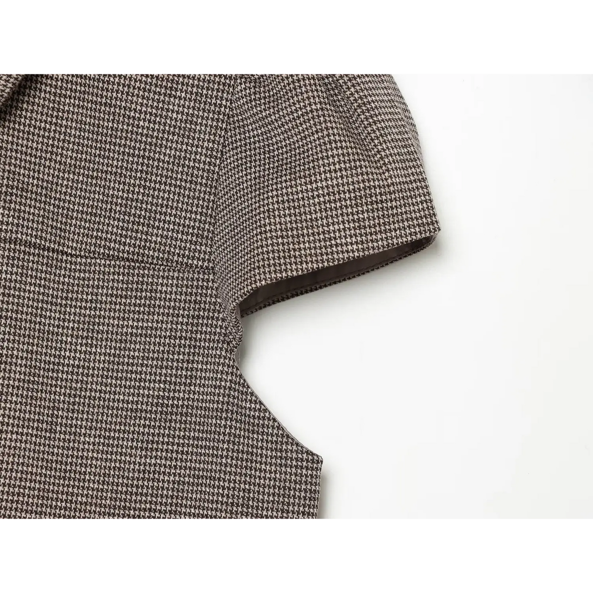 Close-up of puff sleeve cuff