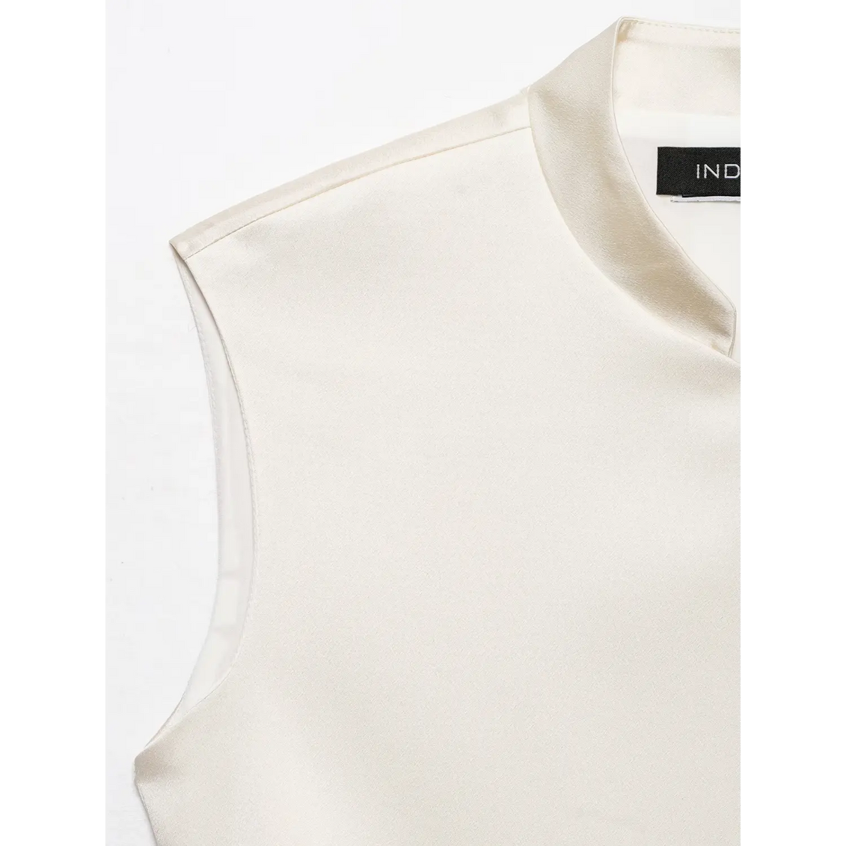 Close-up of shoulder seam and mandarin collar