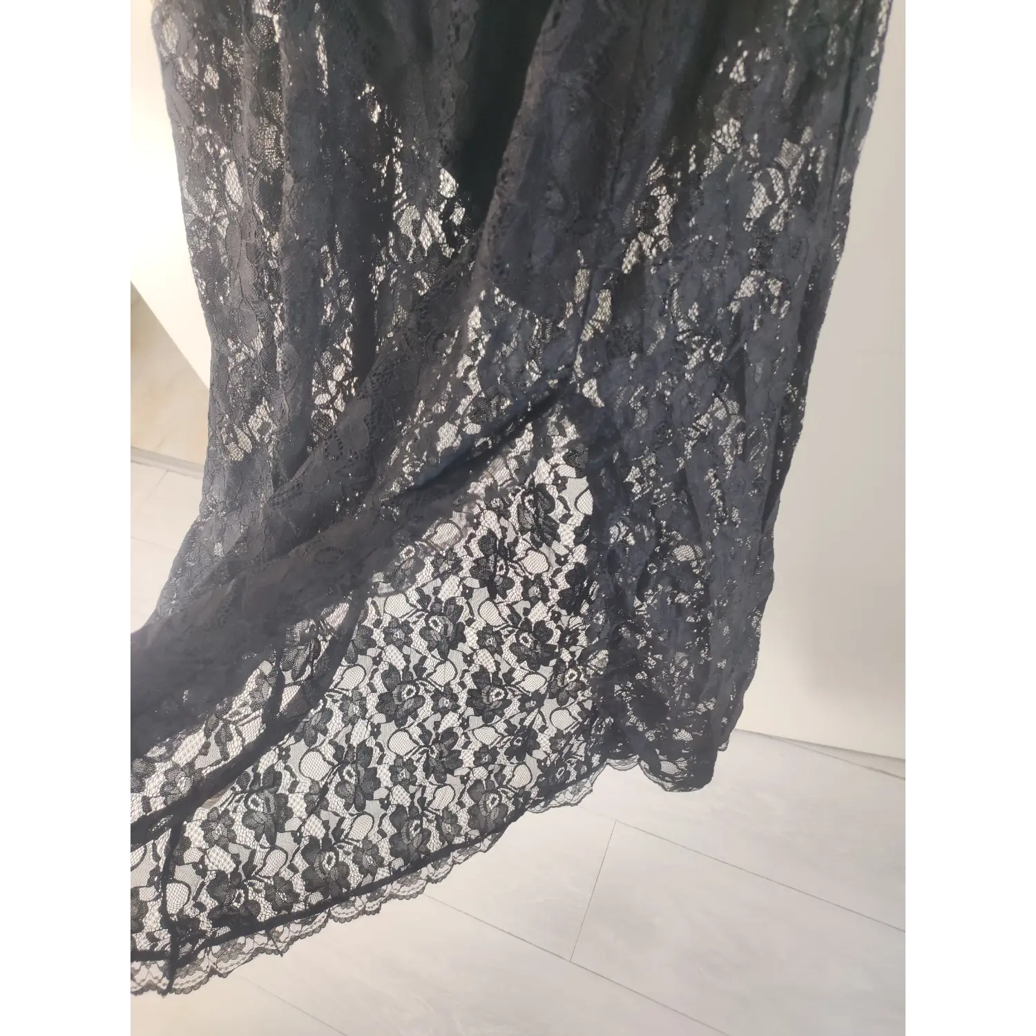 Scalloped floral lace hem, long flowy black lace maxi dress skirt detail | Detail