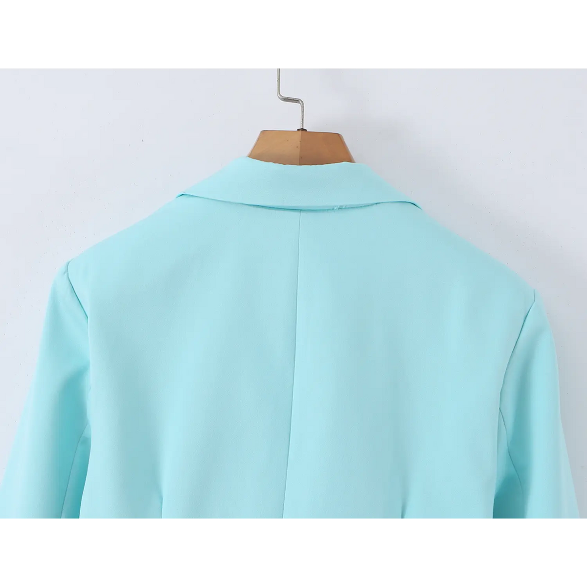 Close-up of back neckline and center back seam