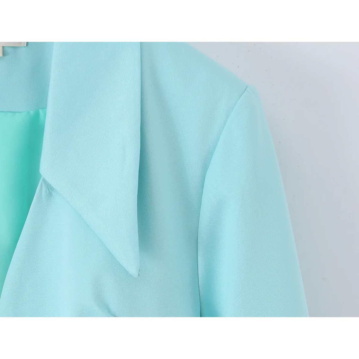 Close-up of shoulder seam and pointed collar edge