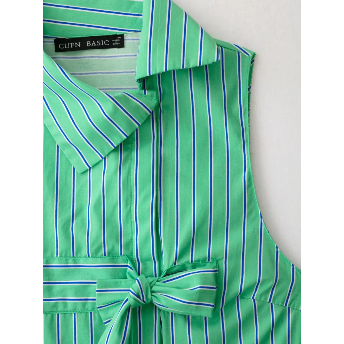 Sleeveless armhole neat stitching green blue vertical stripe textile