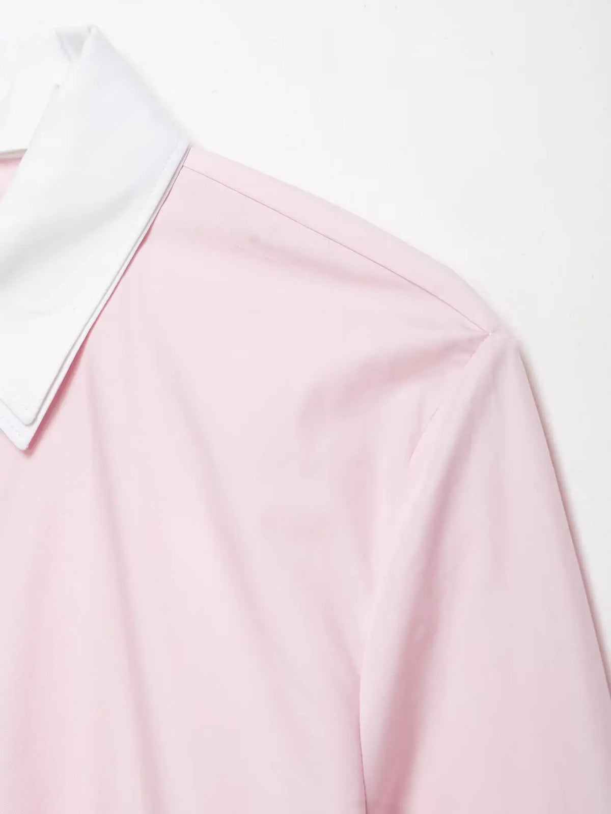 Close-up of shoulder and sleeve seam