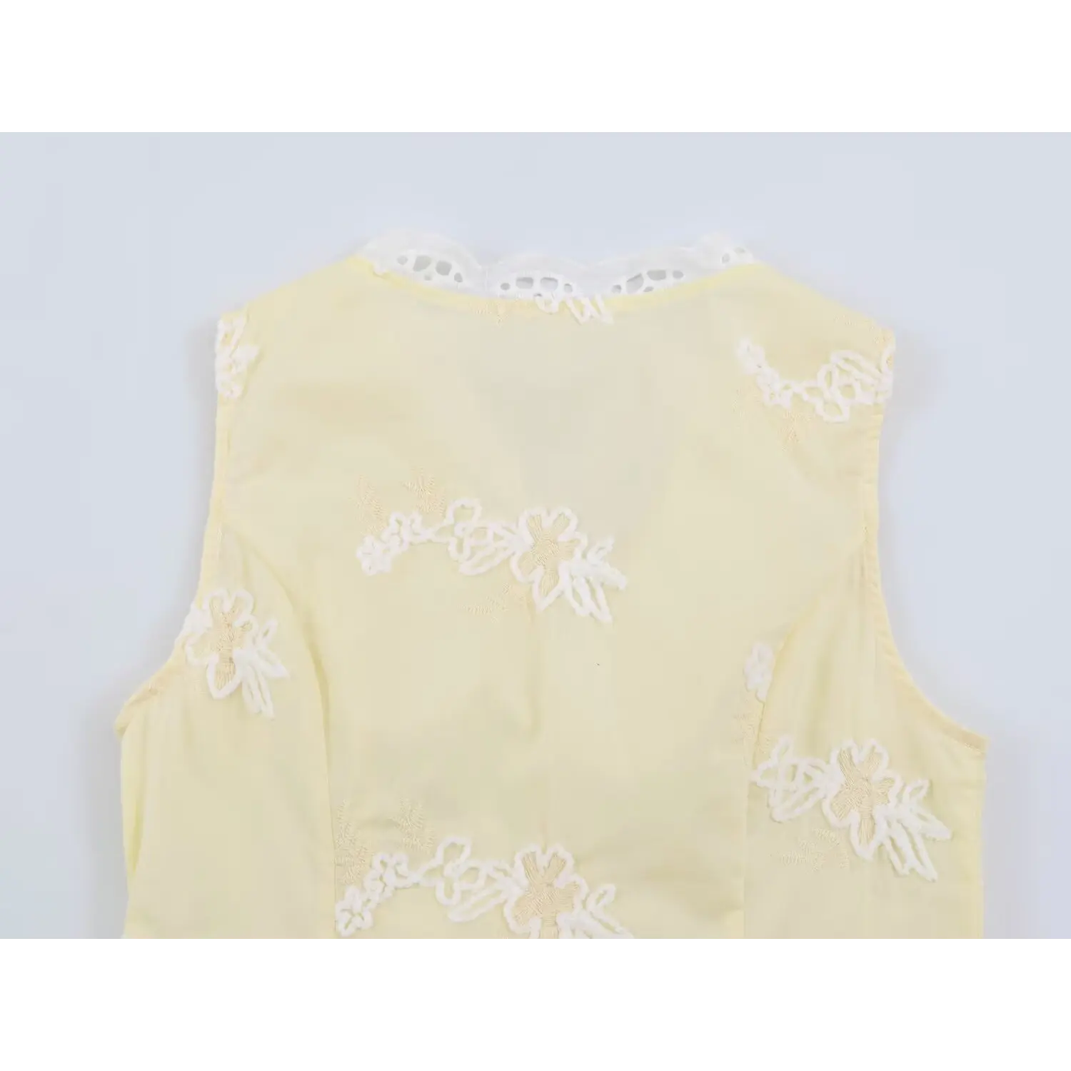 Rear upper back closeup, scattered floral applique embroidery, back tailored seams