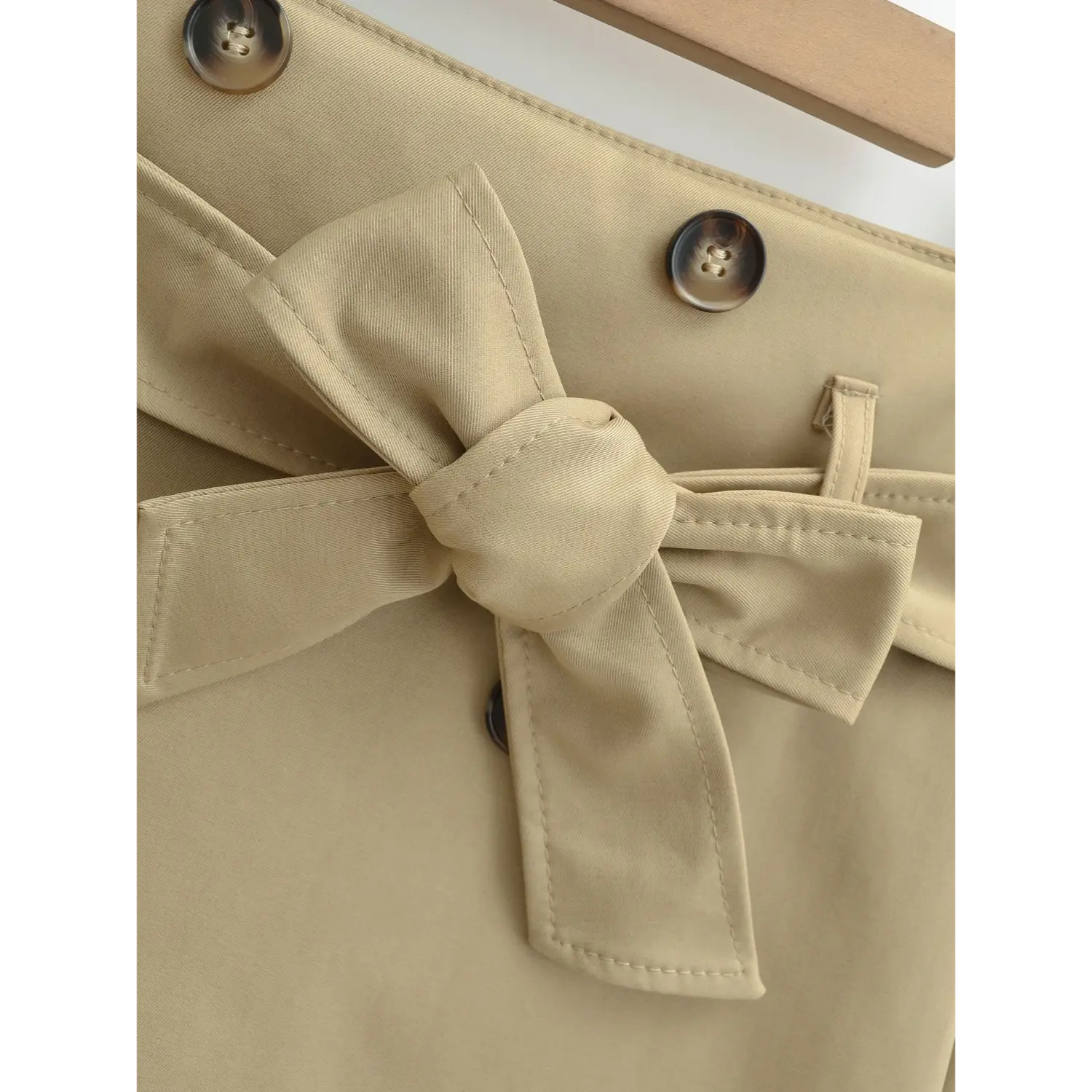 Matching fabric bow tie strap macro flat close-up, full three-dimensional bow uniform edge stitching removable belt loop fixing craft white background shot