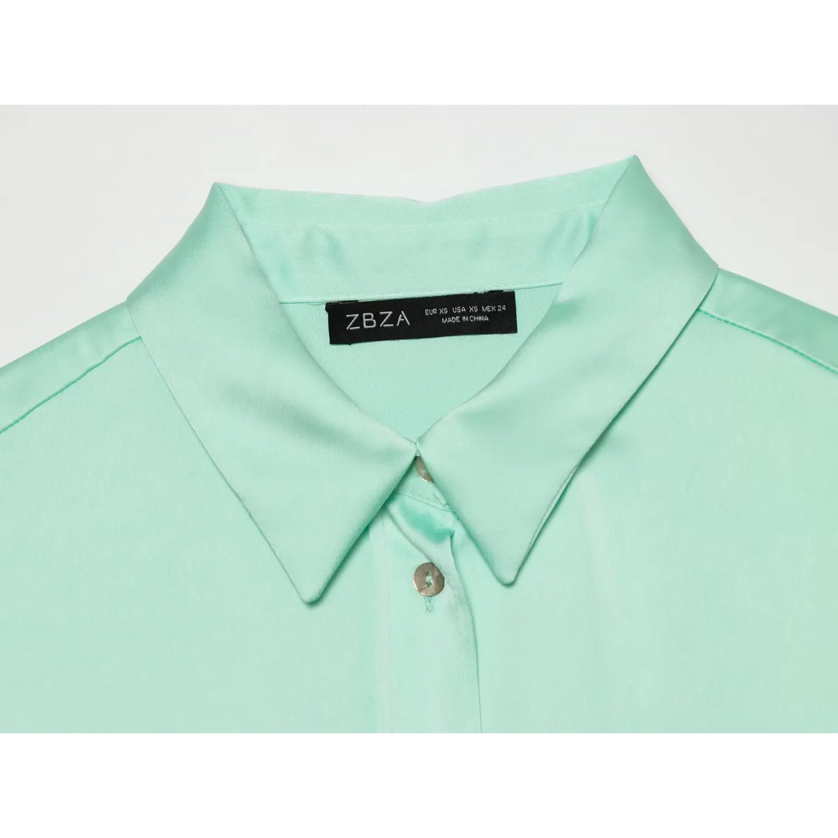 Close-up of collar and inner label