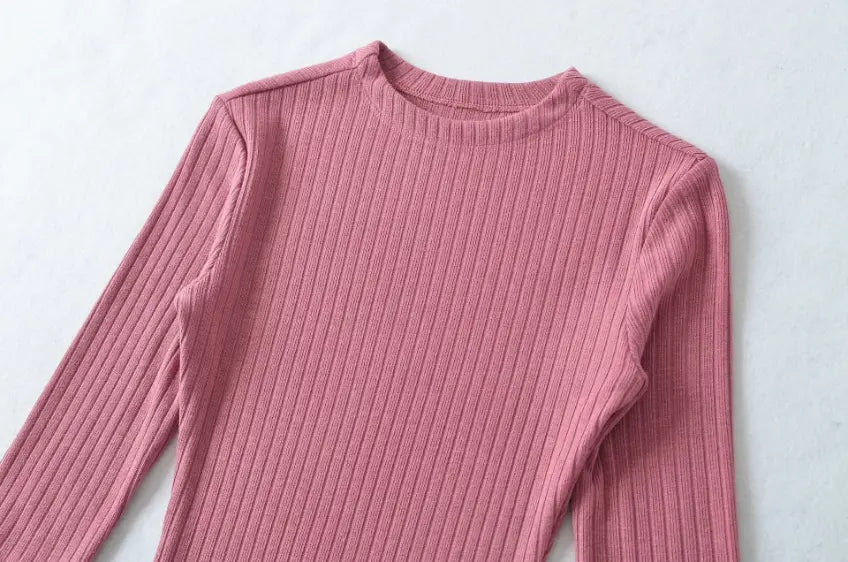 Close-up of mock neck ribbed neckline