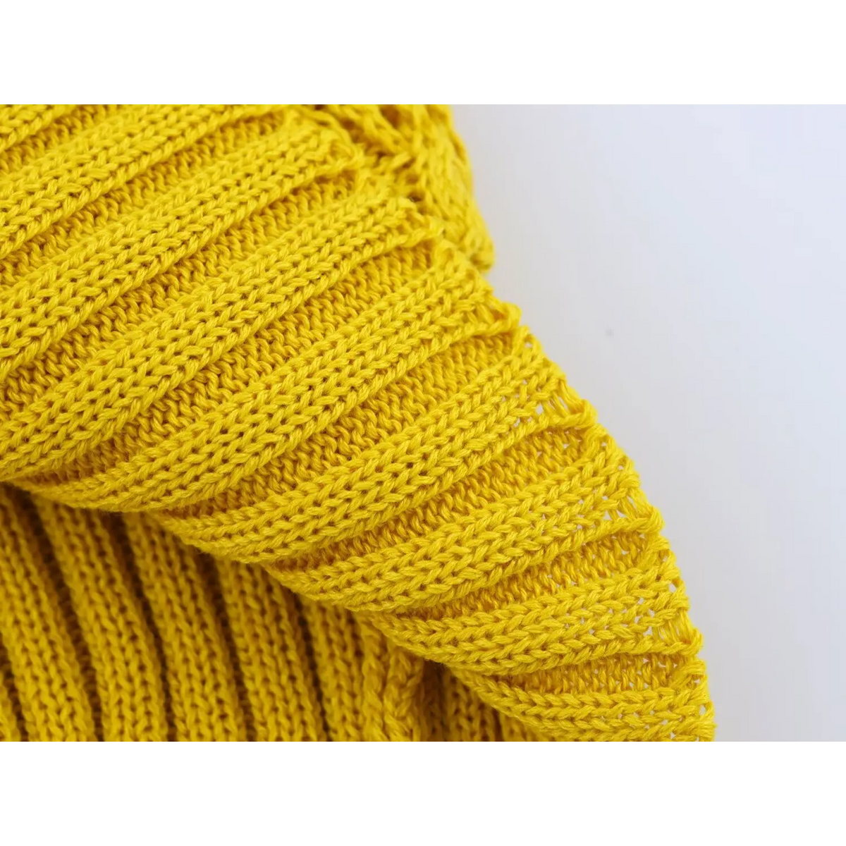 Close-up of shoulder ribbing detail
