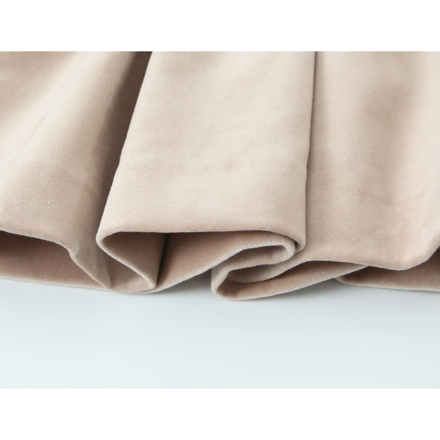 Skirt hem close-up, folded double binding edge, evenly distributed waist gathering, full flared skater hem