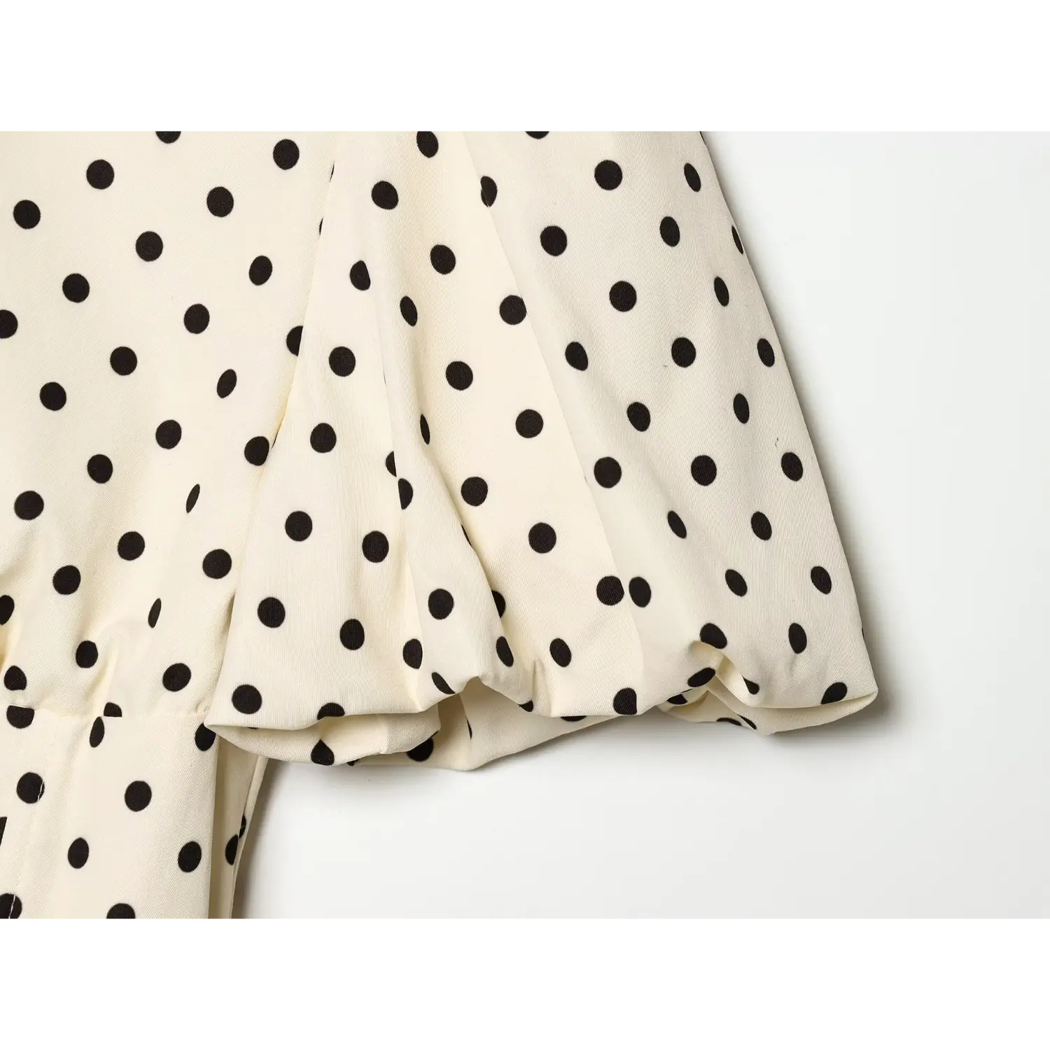 Off‑white black polka dot dress puff short sleeve hem close‑up,voluminous sleeve cutting