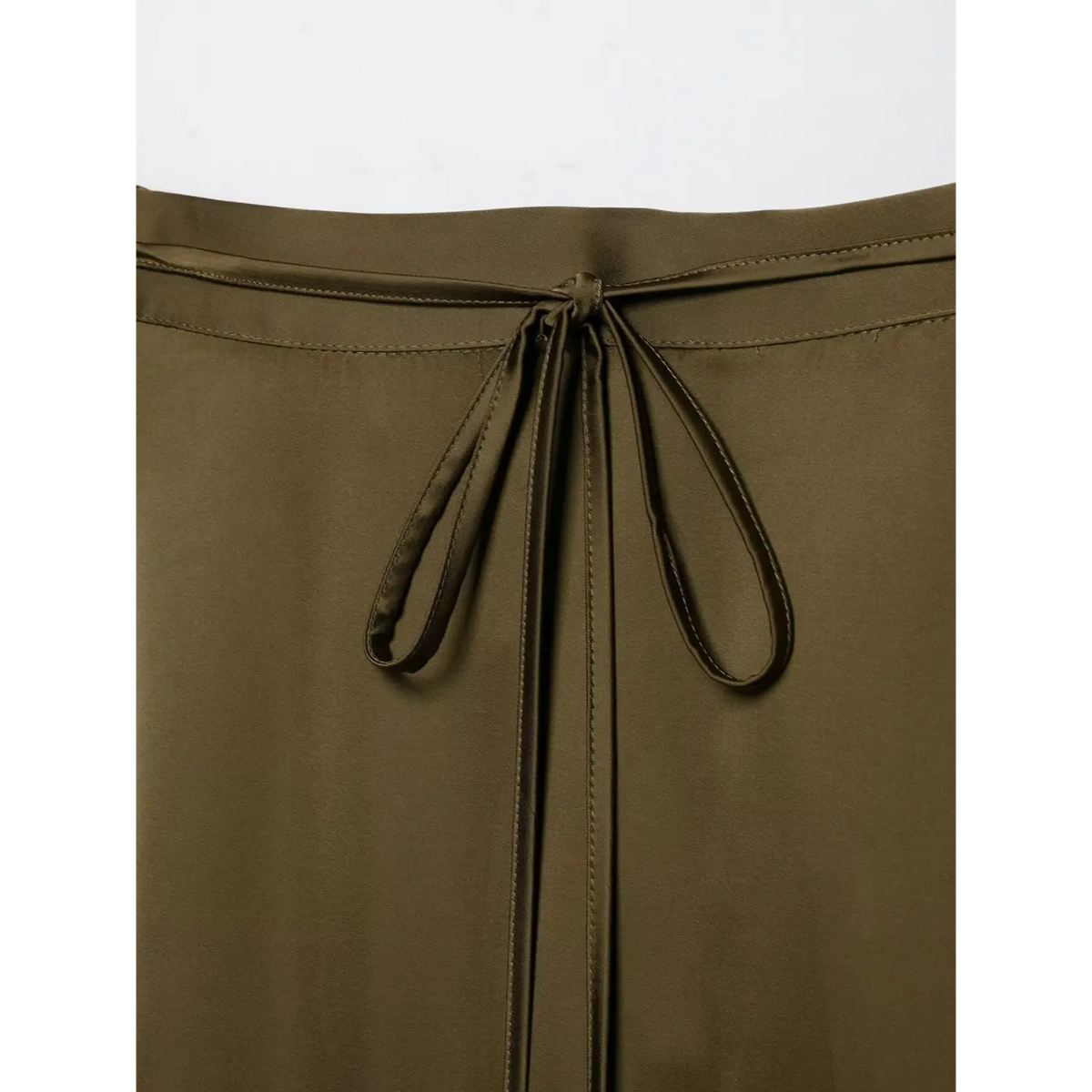 Close-up of drawstring tie bow