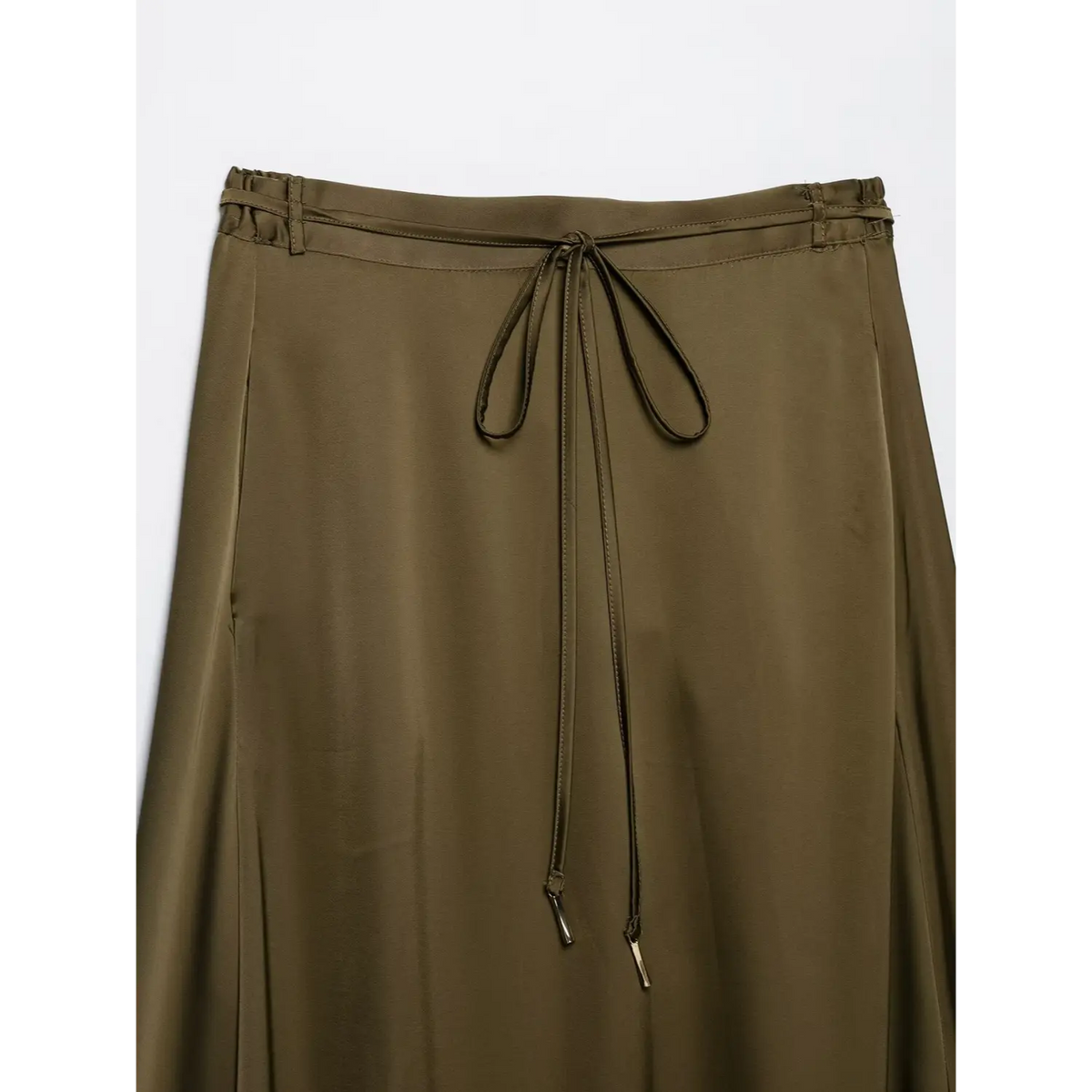 Close-up of front waistband and tie knot