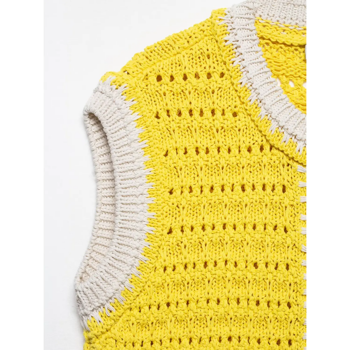 Close-up of yellow armhole contrast trim