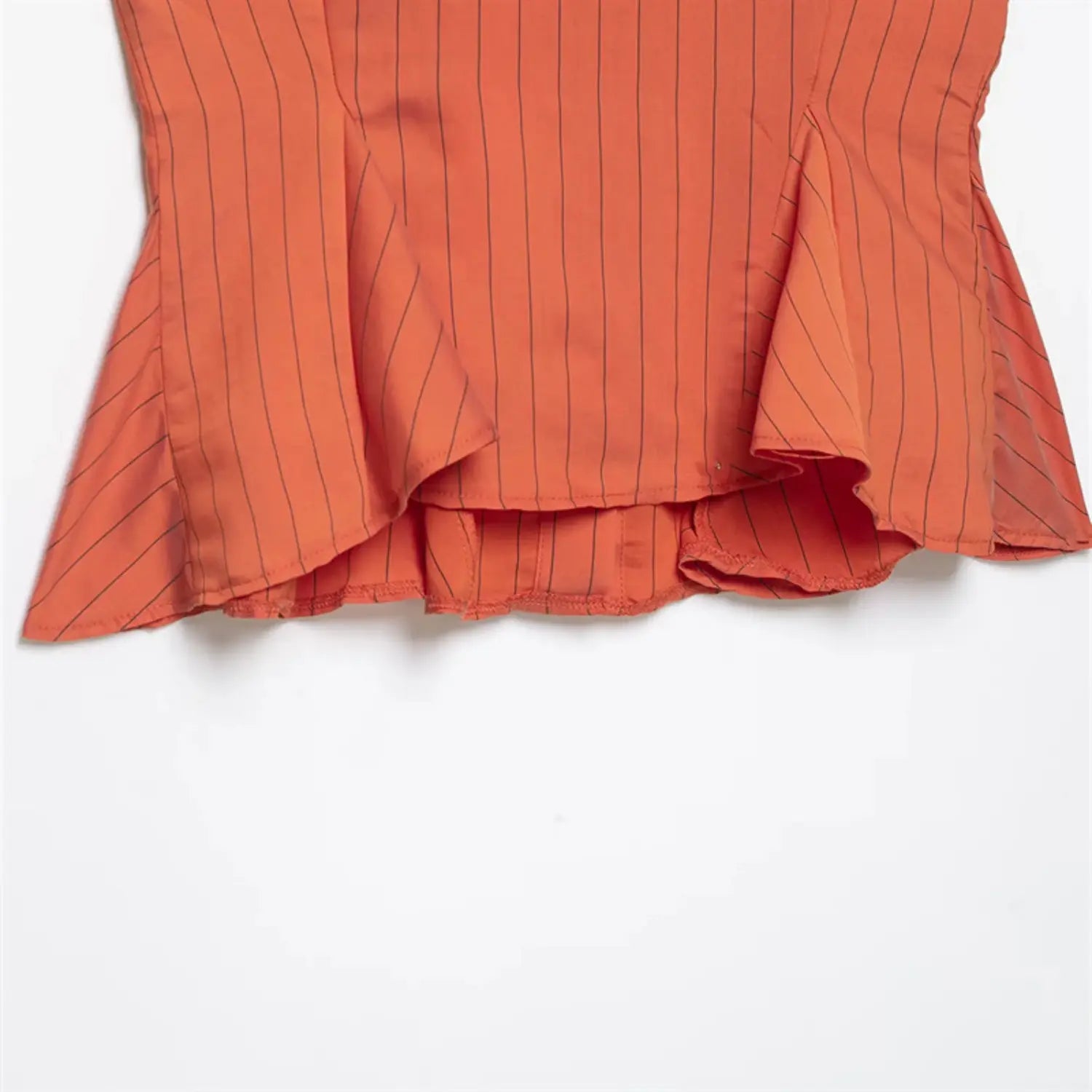 Back waist and hem partial shot, tailored waist seam, flared peplum hem, folded hem edge, stripe alignment display