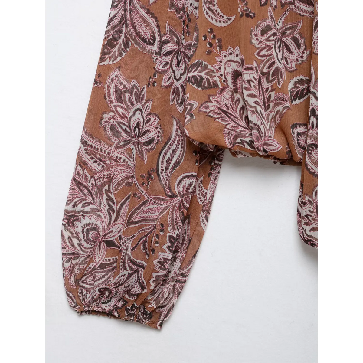 Close-up of elasticated long sleeve cuff