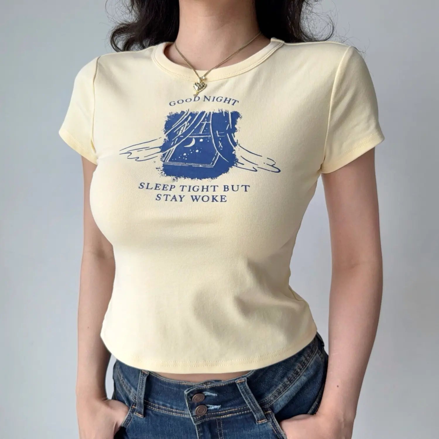 Pale yellow fitted crop t shirt with night window graphic print, round neck short sleeve slim y2k women casual cropped tee