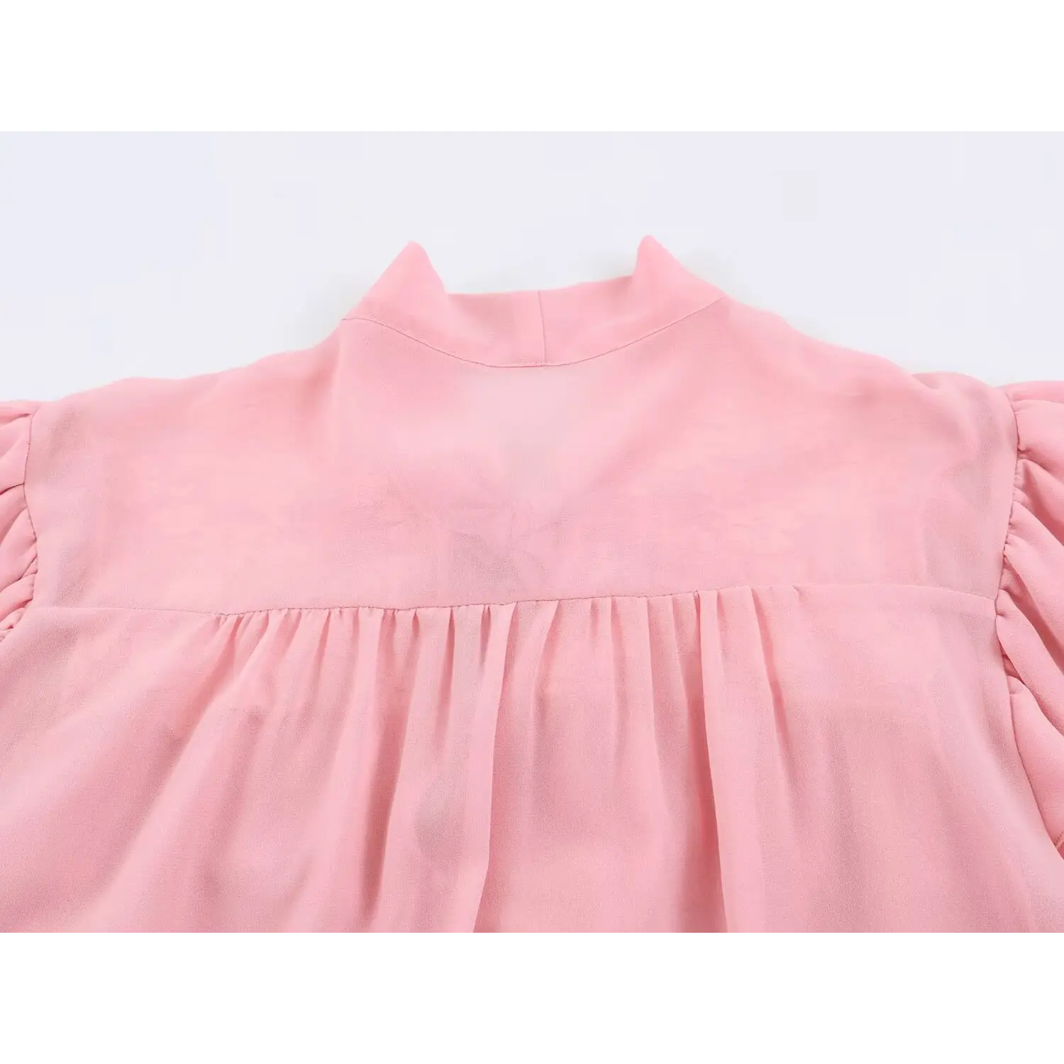Rear upper back closeup, back yoke pleated gathering, stand collar back seam
