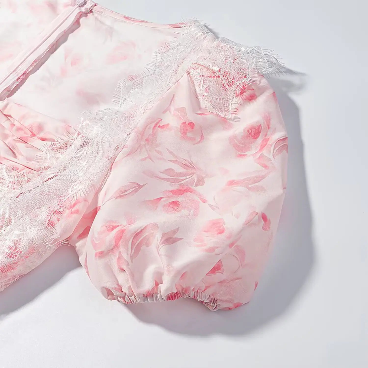 Close-up puff short sleeve with lace shoulder decoration pink floral print top
