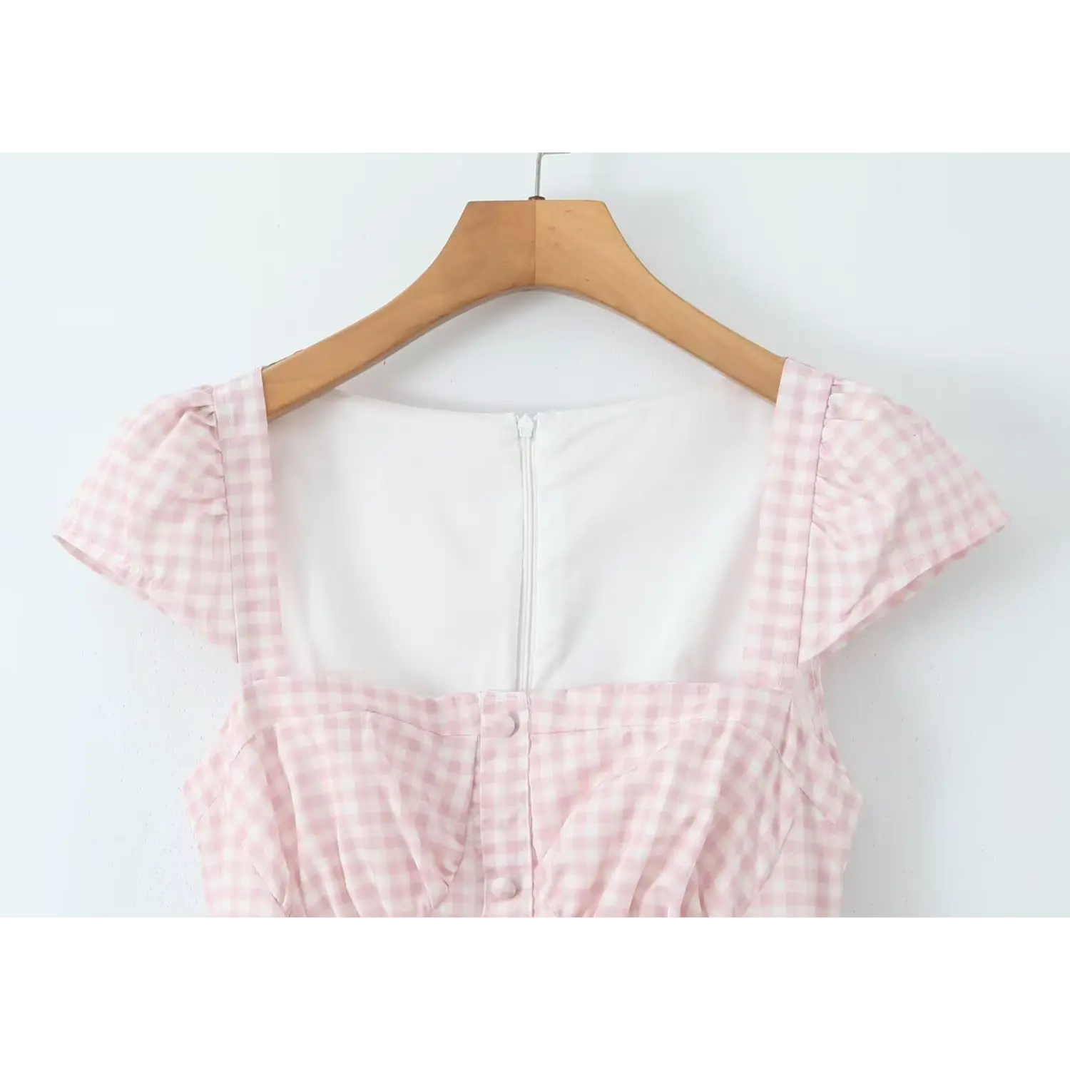 Close‑up back neck detail pink gingham dress square neckline cap sleeve inner lining center back zipper