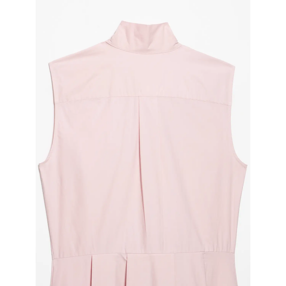 Flat close‑up of back yoke and central back pleat detail