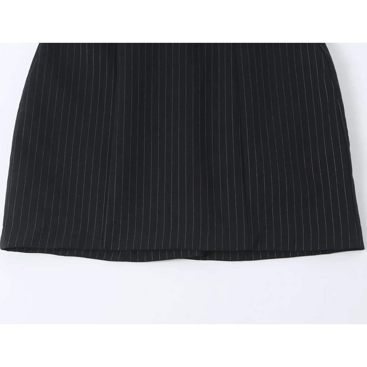 Close-up of straight mini hem edge