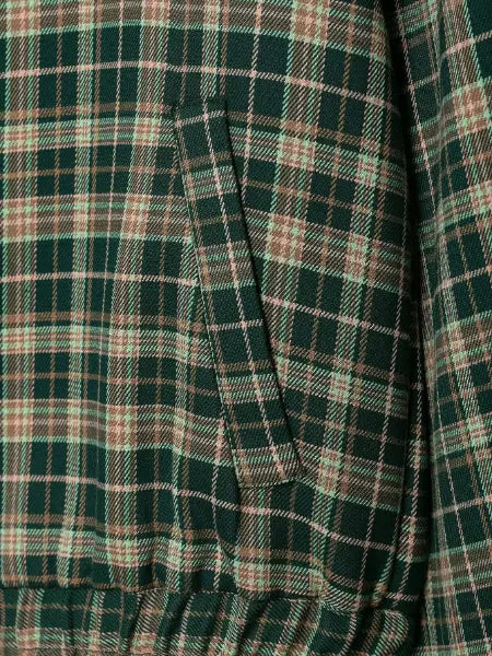Close-up of slant pocket