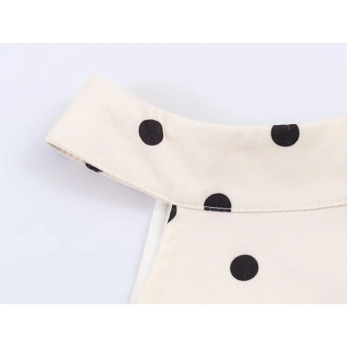 Close-up of halter collar edge stitching