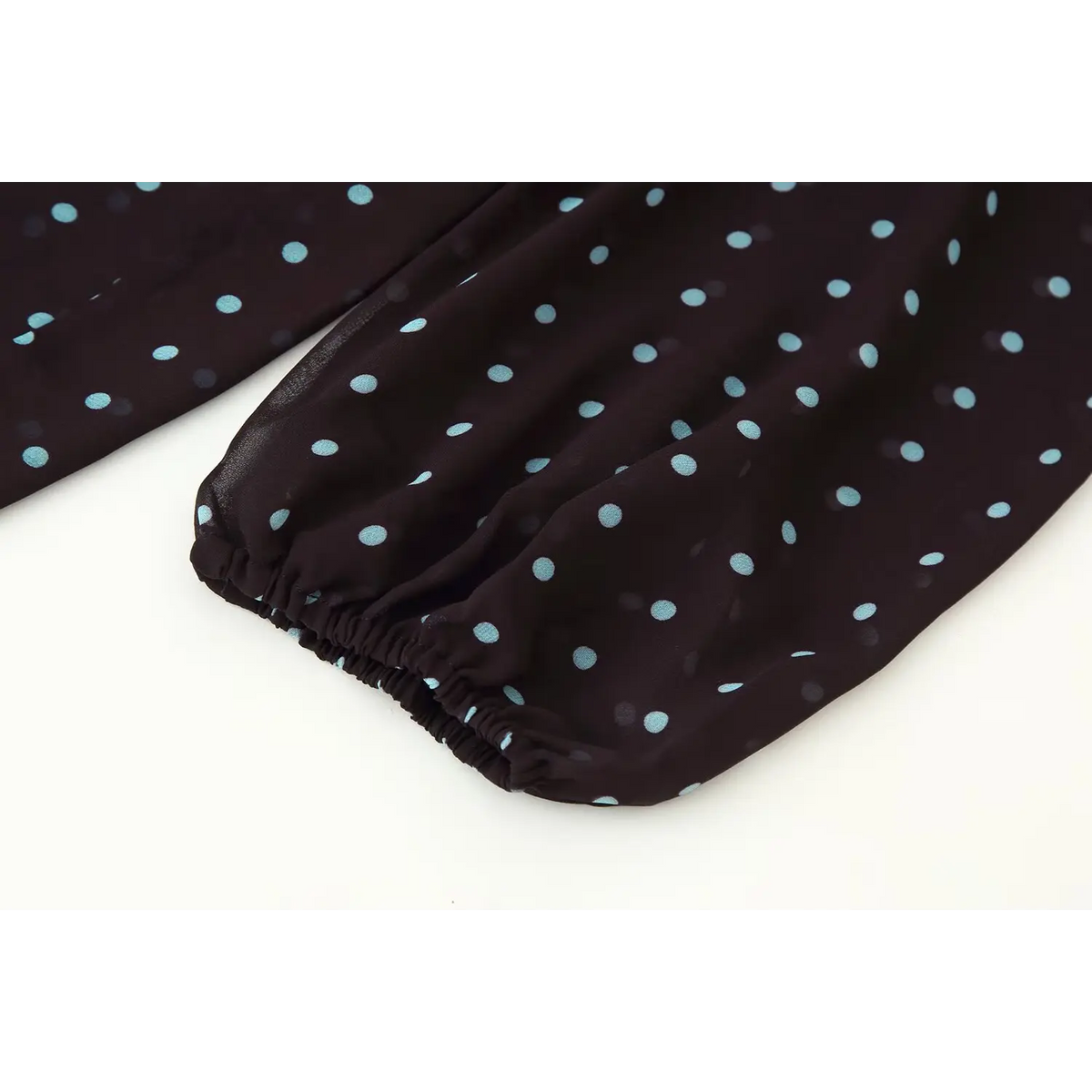 Close-up of elasticated cuff