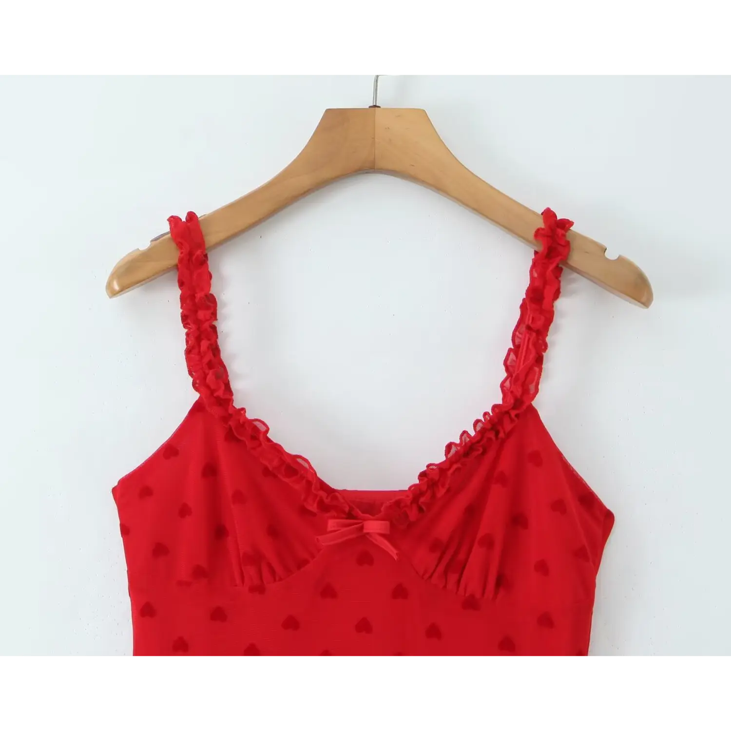 Close‑up shot v‑neck ruffle trim and front bow detail red heart print cami dress