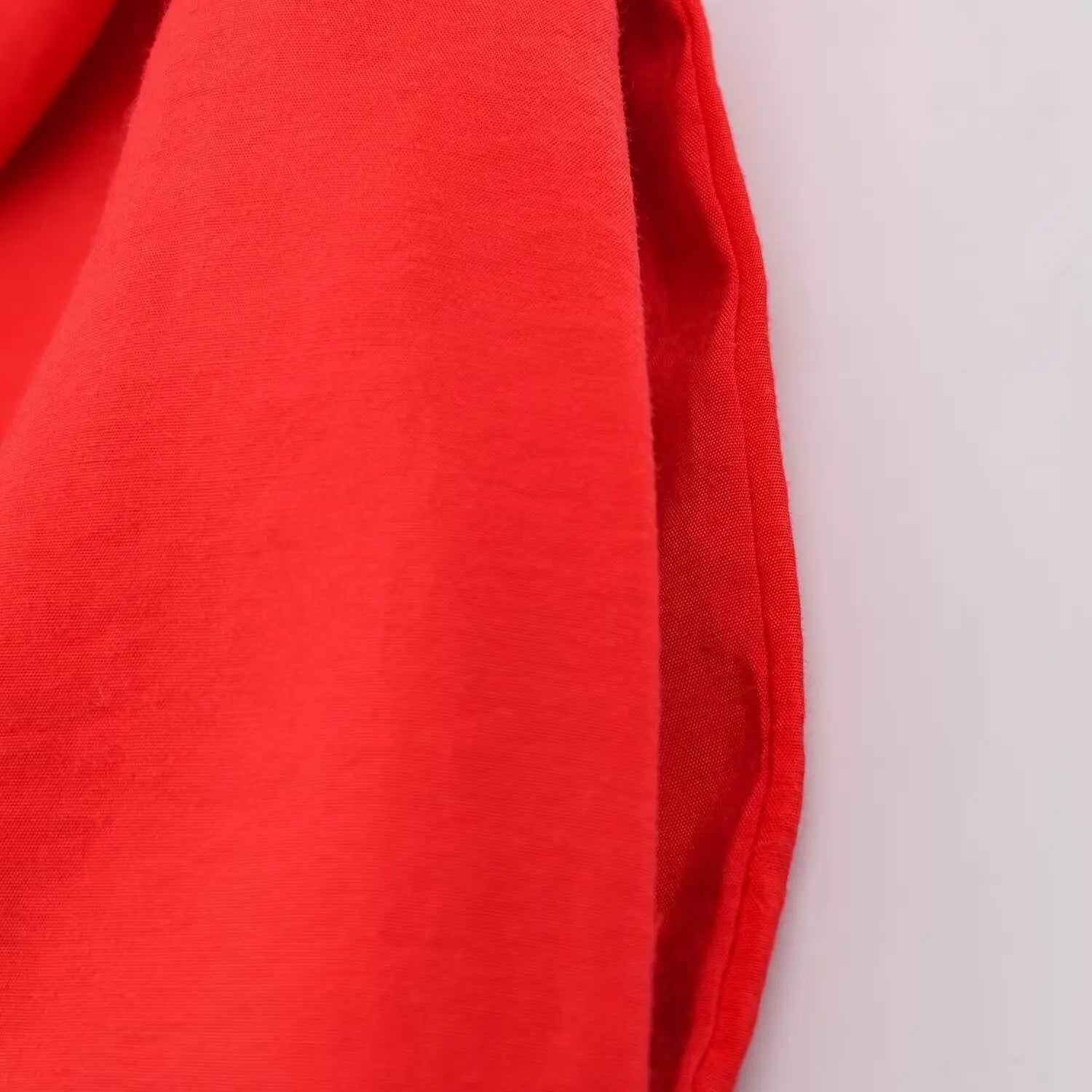 Macro close‑up of back keyhole tie‑opening detail