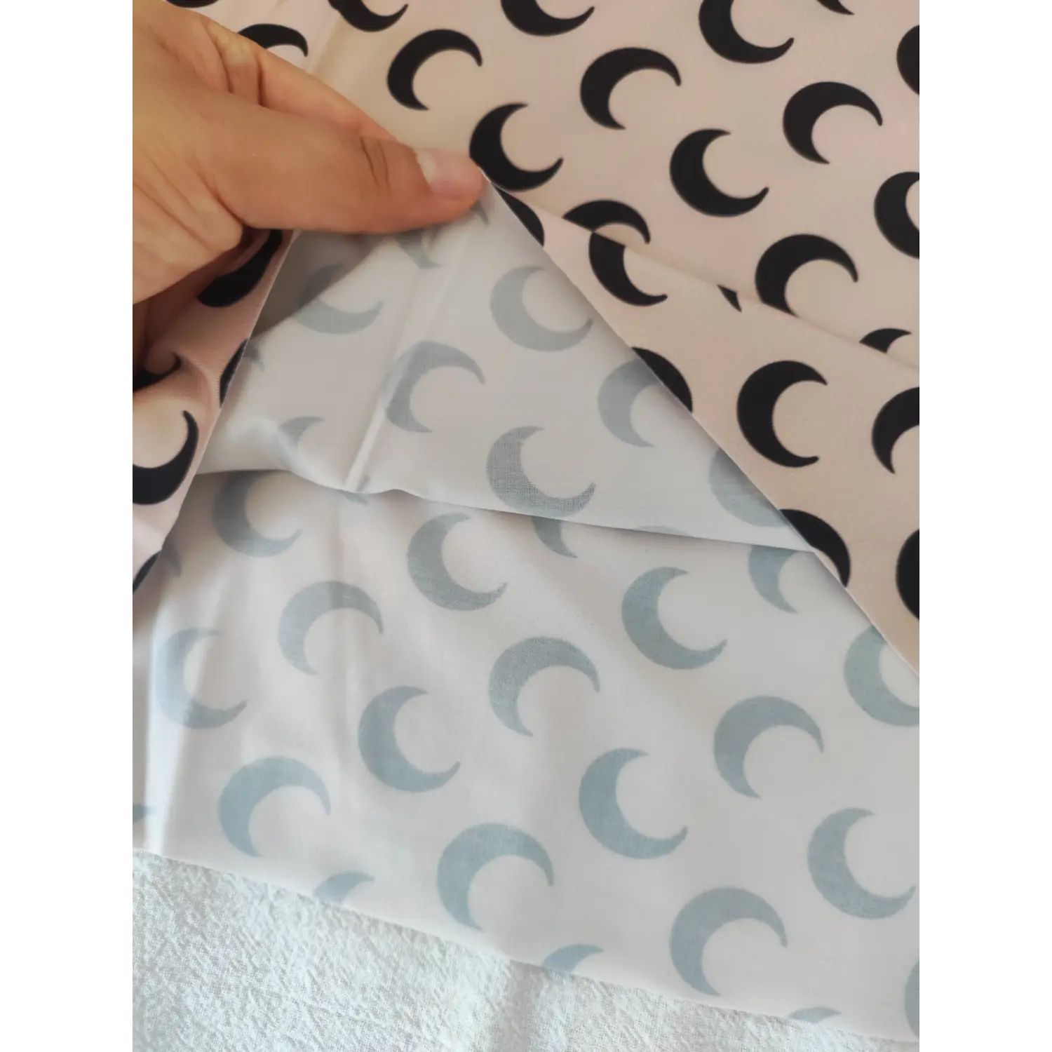 reversible beige crescent moon top double fabric display | Detail