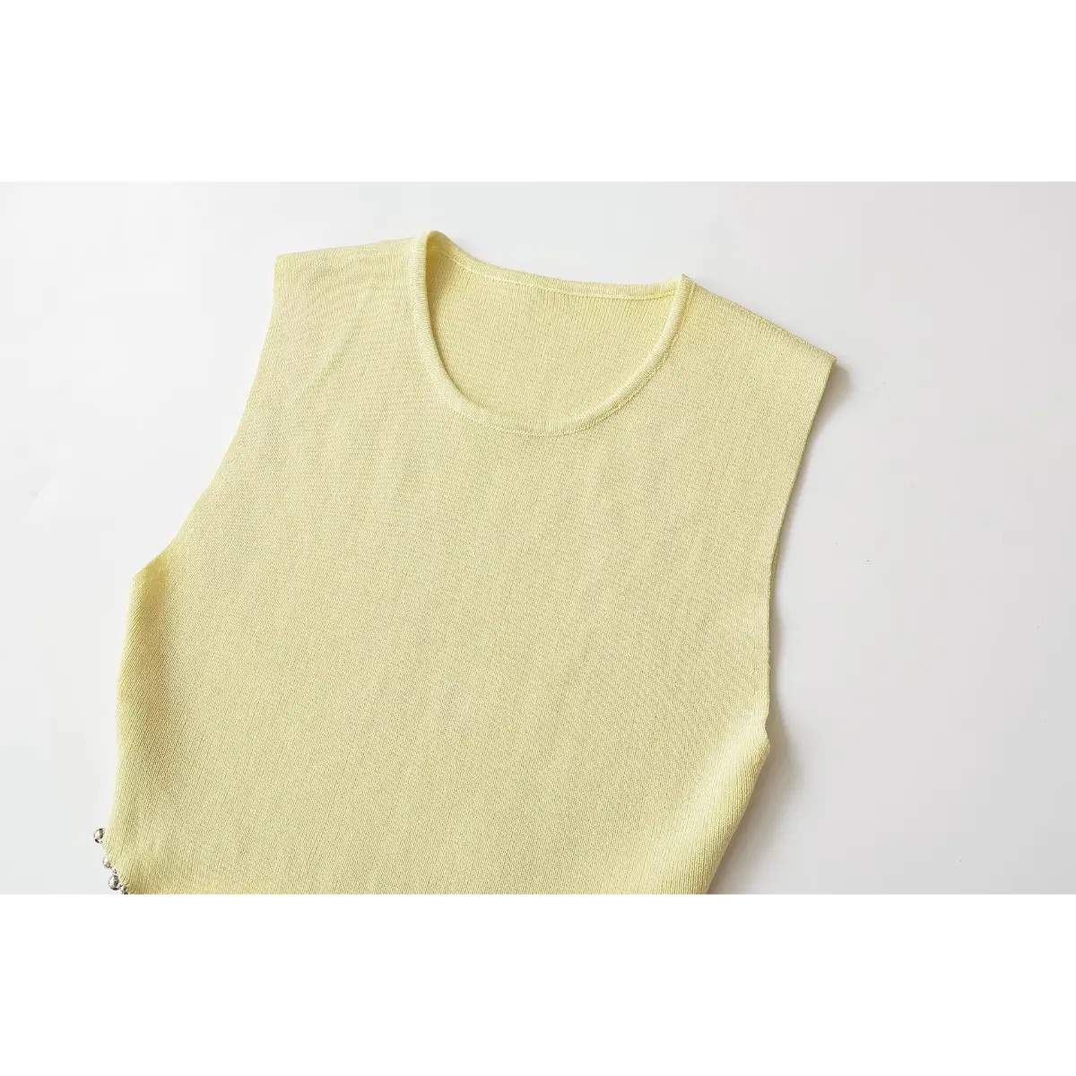 Crew neckline & sleeveless armhole yellow fine rib knit closeup