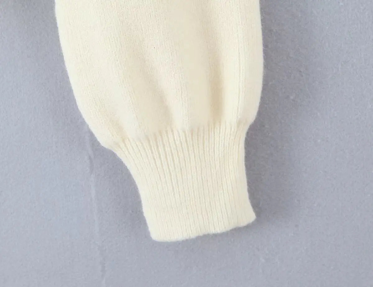 Close-up of ribbed balloon sleeve cuff