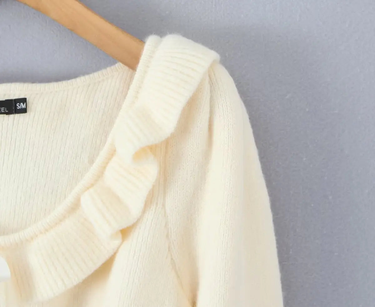 Close-up of shoulder ruffle trim