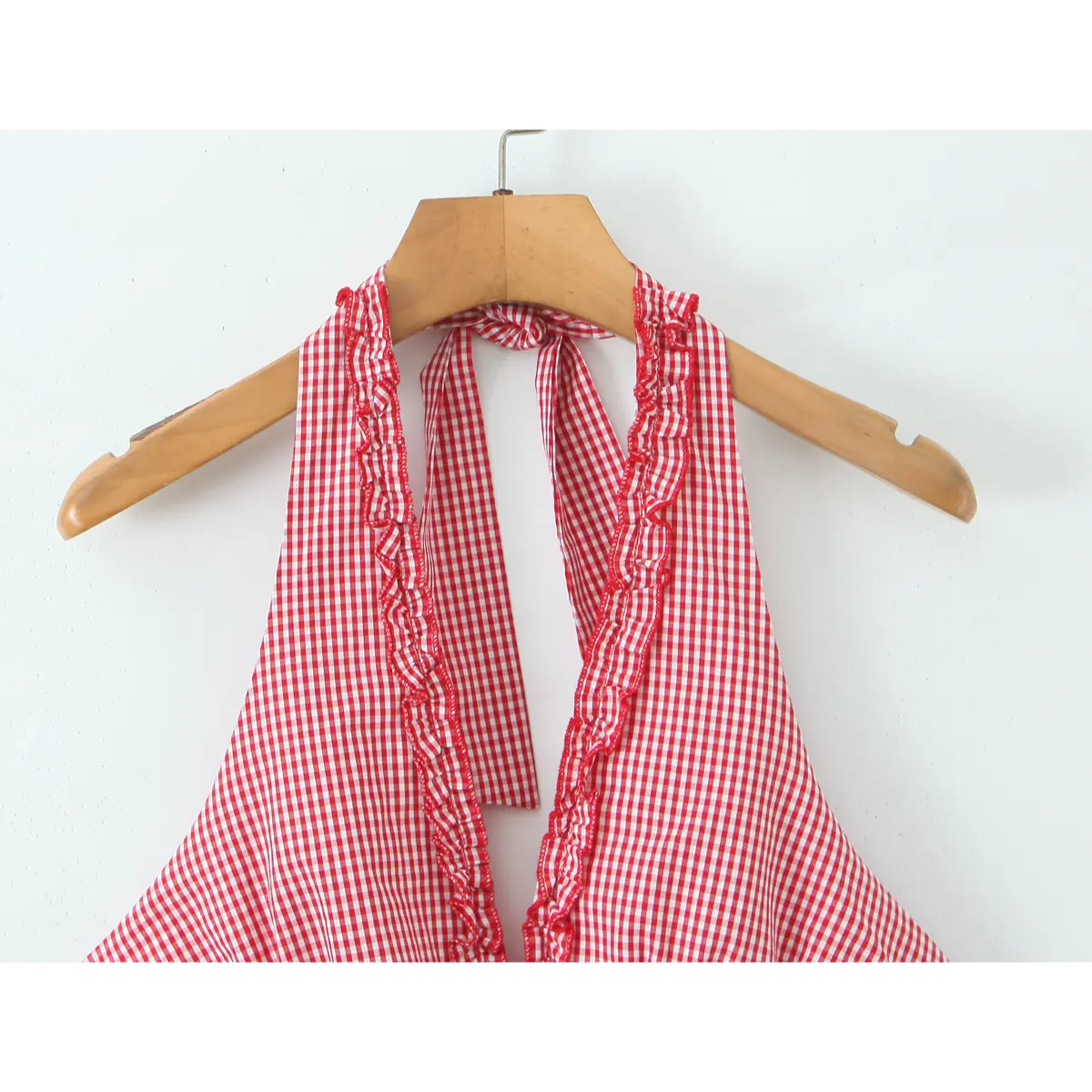 Halter self tie neck ruffle trim close shot