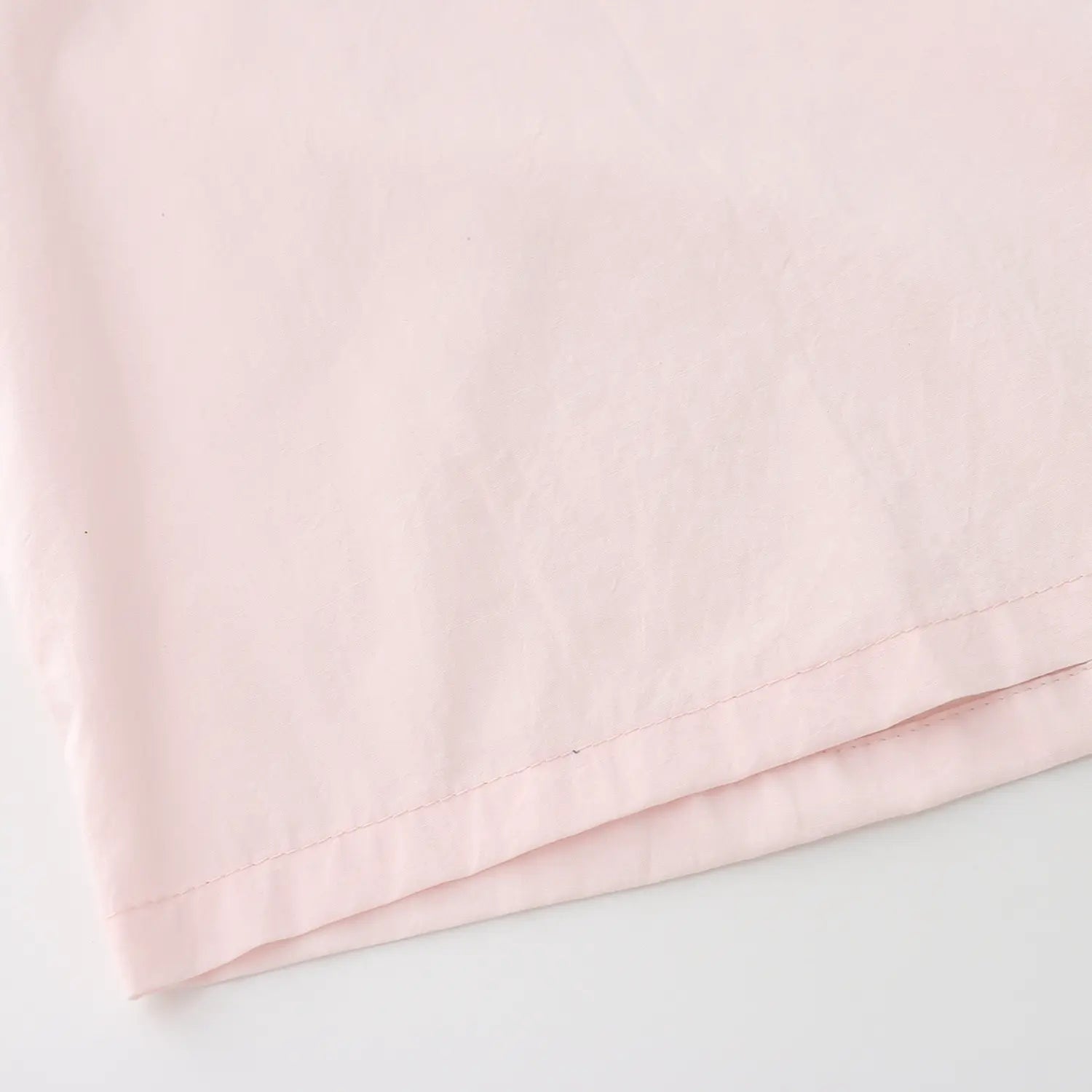 Shirt hem double thread binding edge macro close-up, even neat serging anti-curl durable wash cotton fabric clear texture hem stitching craft shot